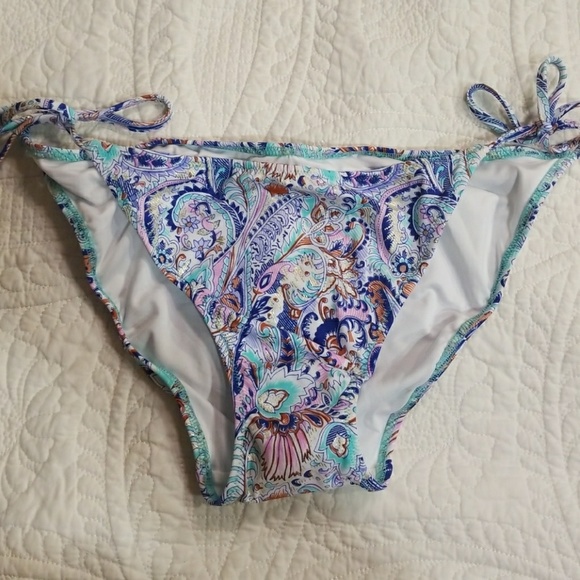 Bikini - Picture 2 of 5